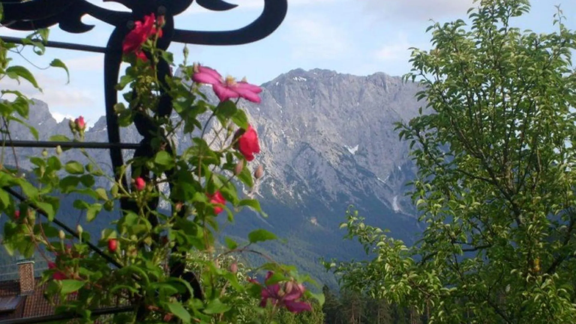 Ferienwohnungen Zum Baur Krün 0*,  Německo